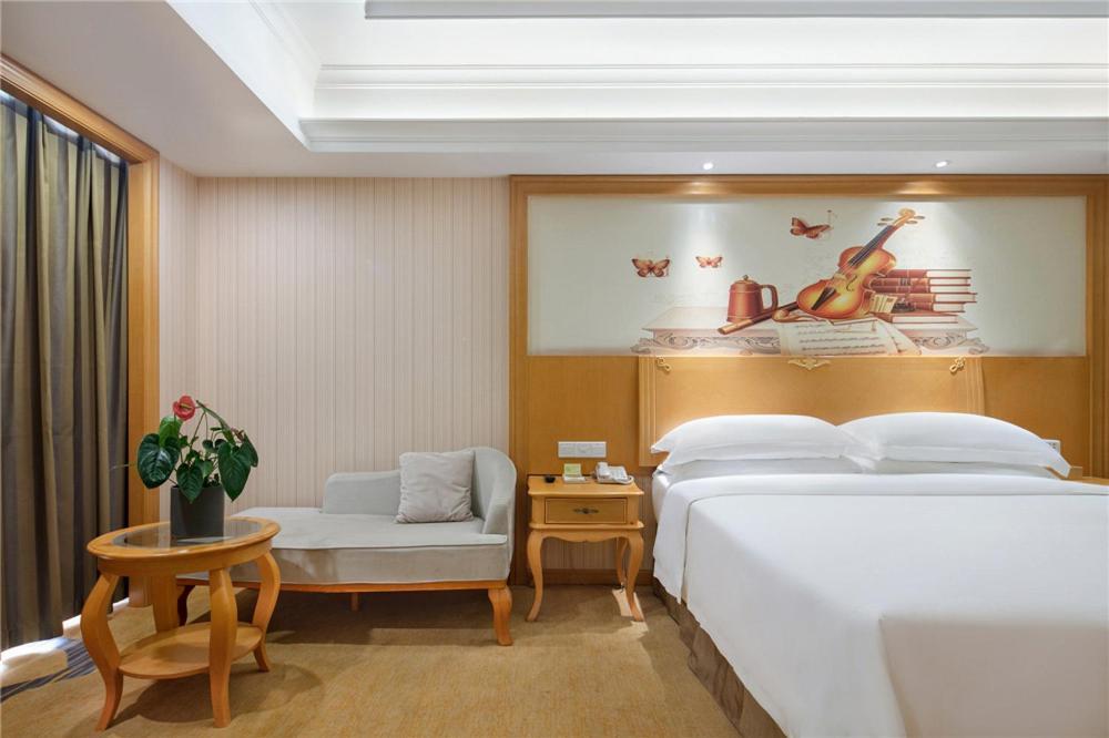 Vienna Hotel Zhengzhou Zhongyuan Futa Exterior photo